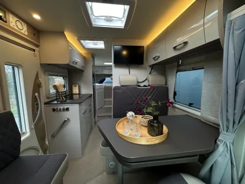 B&uuml;rstner Nexxo Van T 690 G - Slim and luxurious photo: 1