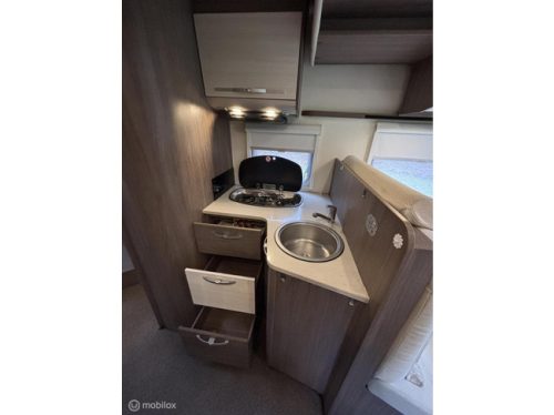 B&uuml;rstner Ixeo Time it 734 Fiat 2.3 131hp Euro 5 | French bed | Electric pop-up bed | Separate shower/toilet | Garage | Camera | Tow hitch | 91k miles | TO photo: 8