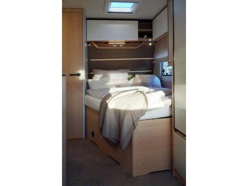 LMC Style 440 D model 2027, French bed photo: 15