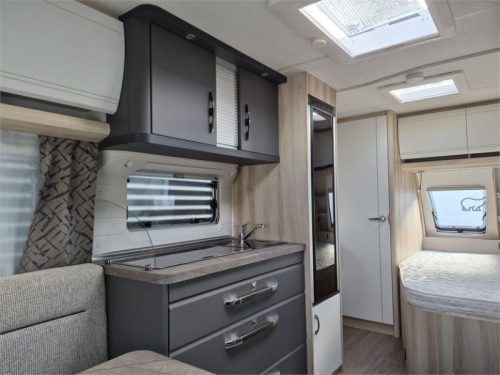 Hobby De Luxe 460 UFE photo: 3