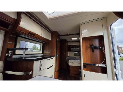 Tabbert Puccini 480 TD leveller system mover photo: 10