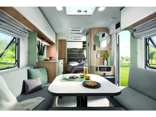 LMC Style 440 D model 2027, French bed photo: 3