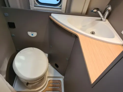 LMC Innovan 600 Skyroof - mid-Sept/Oct photo: 18