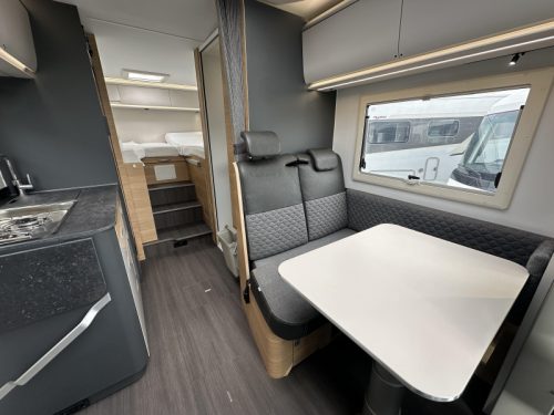 Adria Coral 600 SL 140PS L&auml;ngsbetten Garage Foto: 7