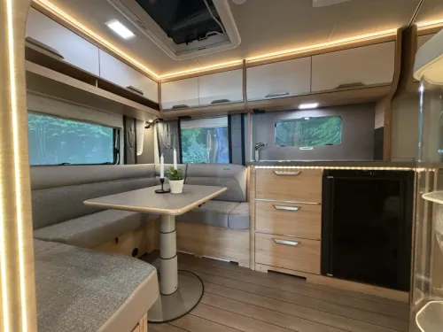 Knaus Sudwind Black Selection 450 FU Dachklimaanlage / franz&ouml;sisches Bett Foto: 14