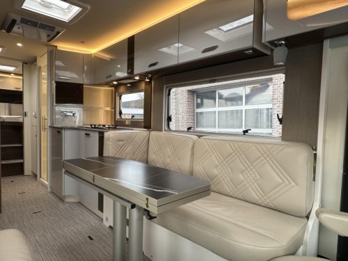 B&uuml;rstner Elegance 910 G E&P Mercedes ALDE Airco photo: 10