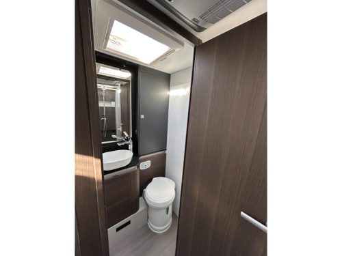 Adria Coral Supreme 670 DL 180HP automatic photo: 10