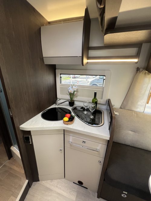 Benimar Tessoro Northautokapp 497 QUEENSBED+HEFBED AUTOMAAT Foto: 6