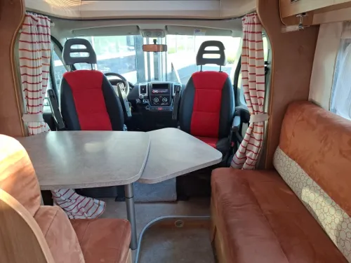 Challenger Genesis 38 complete and spacious Motorhome  photo: 16