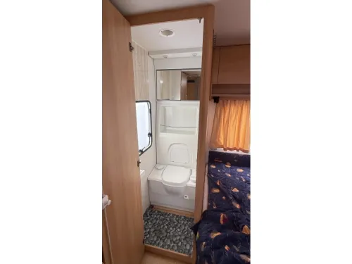 Home-Car Racer Spirit 45 FHU French bed dinette toilet photo: 4