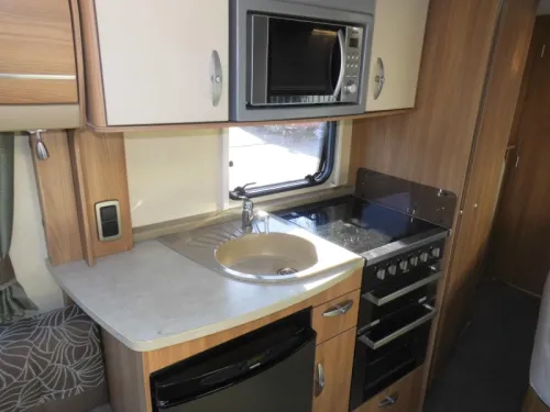 Swift Challenger 570 Satellite, awning and air conditioning photo: 5