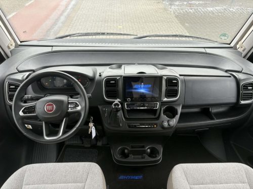 Hymer Exis-i 580 No Drop-down Bed - 1st owner photo: 18
