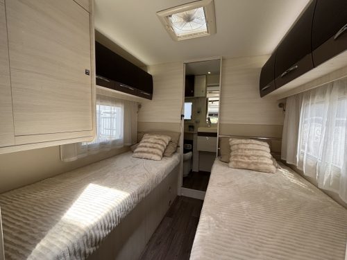 Challenger 377 SINGLE BEDS+POP-TOP ROOF LEVELLING SYSTEM MAXFANN photo: 2