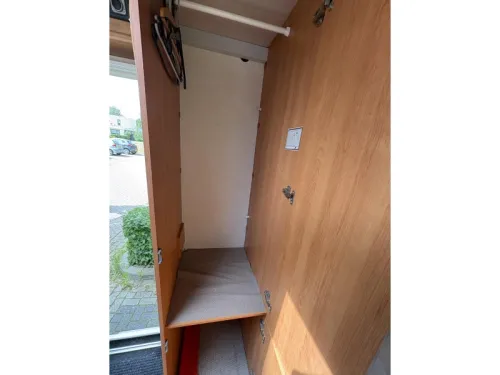 Eura Mobil Terrestra 670 SB French bed photo: 14