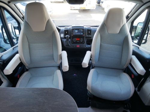Knaus Van Tourer, Single beds, Pop-top roof, 9-Speed Automatic. photo: 5