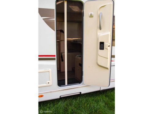 Sunlight T67 Single beds and Pop-top roof photo: 8