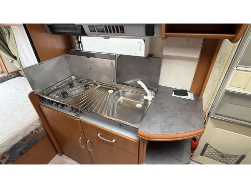 Hobby Excellent 470 UF lit travers&eacute;e photo toilettes: 7