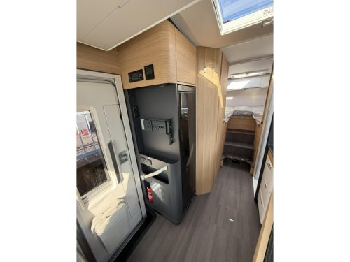 Adria Matrix Plus 670 SL Family Motorhome Automatic photo: 15