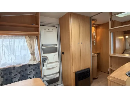Chateau Calista 450 FHU French bed dinette toilet photo: 9