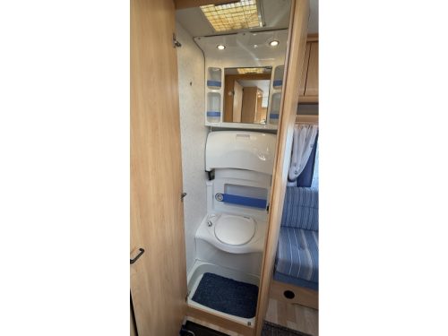 Hobby De luxe Easy 400 SF Sitzgruppe Festbett Toilette Foto: 3