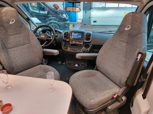 Dethleffs Globebus T 6 GT Automatik/L&auml;ngsbetten/TV Foto: 2