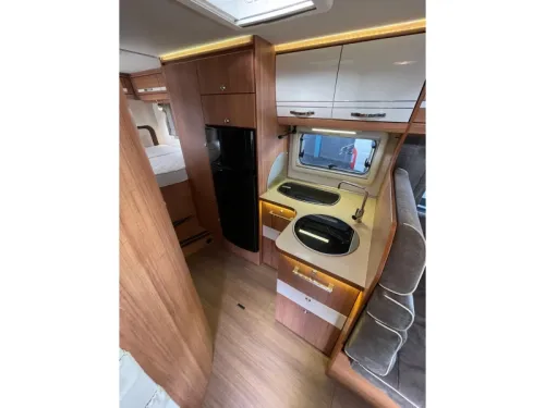 Eura Mobil Terrestra 710 HB Fixed Bed XXL Garage photo: 14