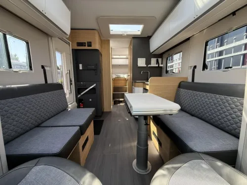 Adria Coral Plus 670 DL Face To Face  photo: 12
