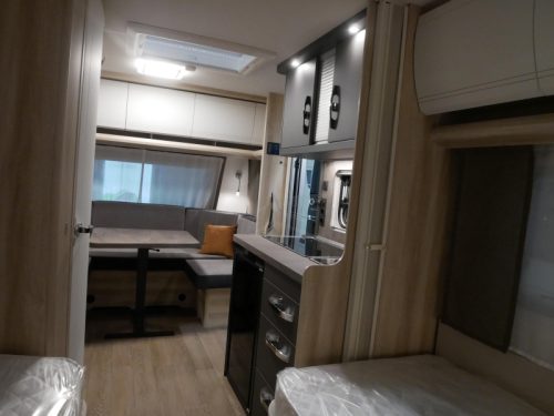 Hobby De Luxe 460 LU model 2027 photo: 9