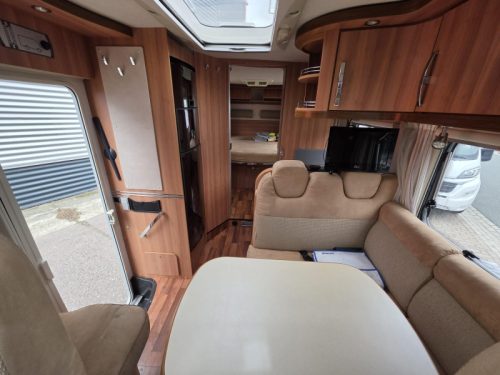 Hymer T 698 CL Queensbed, Omvormer etc.  foto: 5