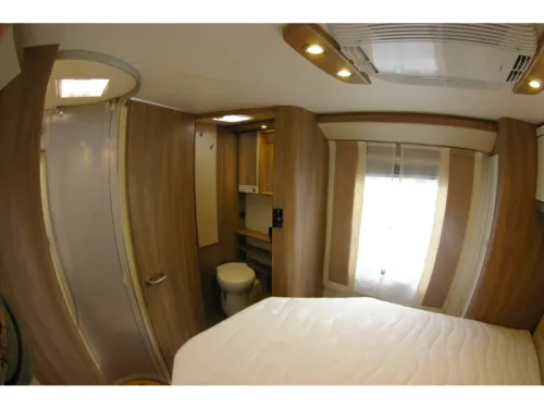 B&uuml;rstner Aviano 700 Queensbed, Hubdach. Foto: 15