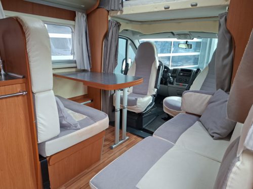 Giottiline Therry 45 T luxuri&ouml;ses und ger&auml;umiges Alkoven-Wohnmobil f&uuml;r 5 Personen Foto: 9