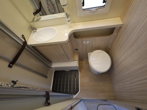 Elnagh T-Loft 529 roof air conditioning and levelling system photo: 11