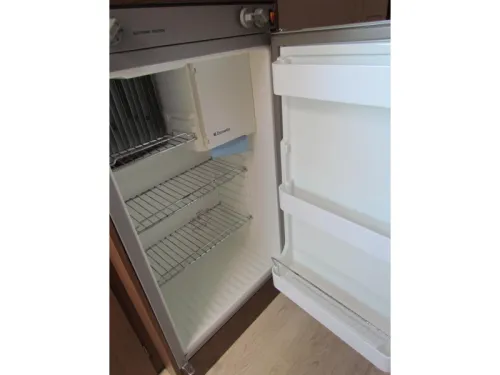 Karmann Davis 620 L&auml;ngsbetten, Schaltgetriebe Foto: 4