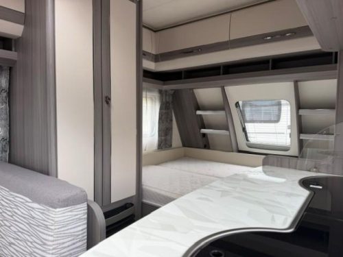 Hobby On Tour 390 SF Thule awning photo: 5