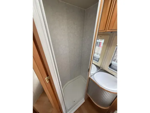 Adria Izola 697 SL Alkoven + L&auml;ngsbetten  Foto: 18