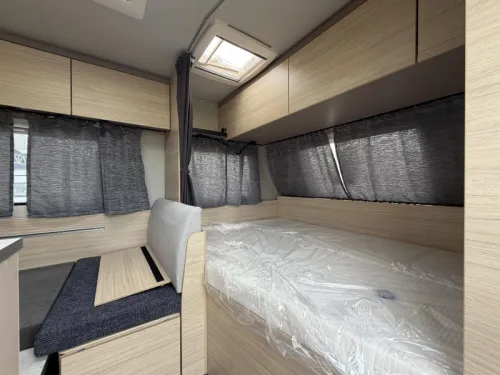 Weinsberg CaraLife 500 QDK Etagenbett / Querbett  Foto: 7