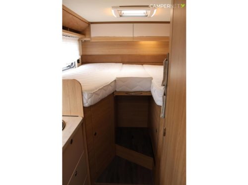 LMC Cruiser V646 140hp Automatic | HEO safe locks | Thule awning | Towbar | Single beds | Bearlock | Panoramic roof | Compact model photo: 16