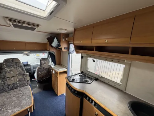 Dethleffs Globetrotter French bed Airco dinette photo: 2