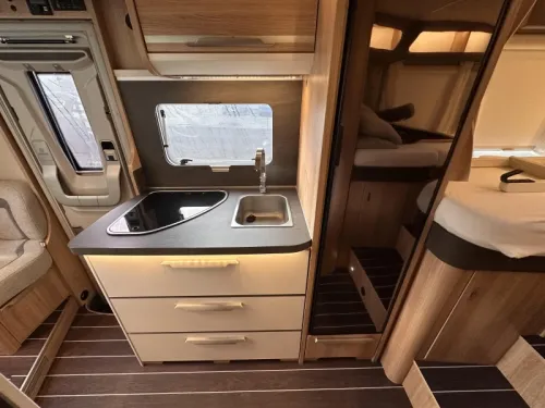 Knaus Sky Wave 60 Years 650 MEG Fiat 140PK L&auml;ngsbetten Foto: 10