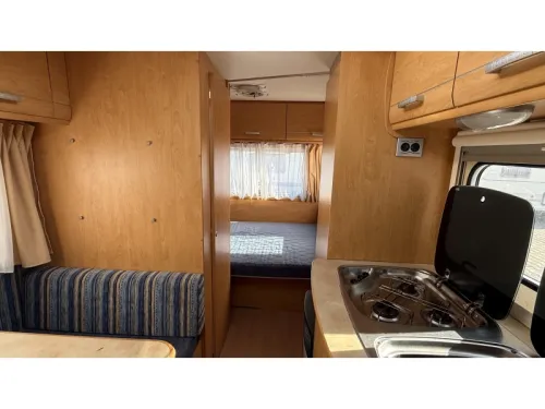 Caravelair Antares Luxe 426 bunk bed transverse bed photo: 2