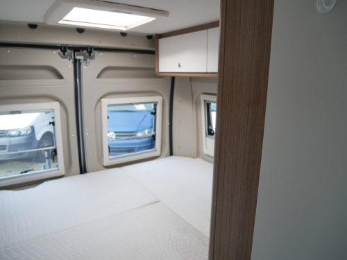 Carado CV 540, 5.40 Meter Van conversion, Transverse bed!! photo: 16