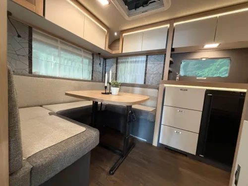 Knaus Sport 450 FU Rundsitzgruppe / Franz&ouml;sisches Bett  Foto: 10