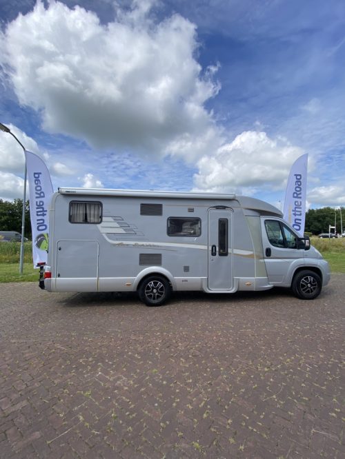 Hymer T 674 SL 2.3 MultiJet 160 HP, Semi-integrated, 2 Single beds, Engine air conditioning, Auto. dish etc. Year of manufacture 2011 Motorhome Centrum On the Road at the Noorderringweg 4 in Marum. photo: 1