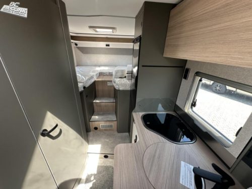 Hymer GT-S 600 XL Bed photo: 9