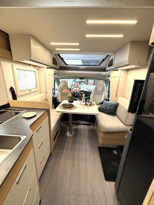 Adria Matrix 650 DC CAMA QUEEN + CAMA ABATIBLE + CARA A CARA 2023 foto: 12