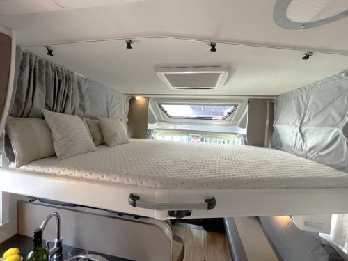 Hymer Etrusco T7300 SB EINZELBETTEN + HUBBETT FAHRRADTR&Auml;GER LIFT Foto: 4