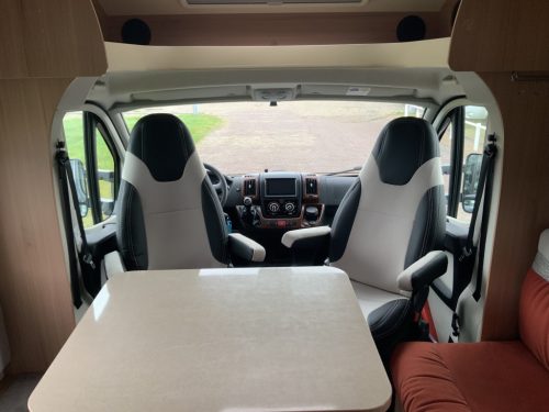 B&uuml;rstner Ixeo IT 700 2.3 MultiJet 130 PK, Queensbed, Zij-bank, Draaistoelen, Bj.2012 &ldquo;Uw Camper-verkoopmakelaar  Camper centrum on the road foto: 23