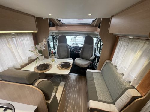 Carado Capron Libert&eacute; VIP 690 VIP FRENCH BED+POP-TOP ROOF ROOFAIRCO photo: 1