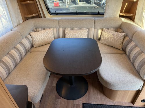 LMC Musica 490 E 2 BERTHS U-SHAPED SEATING MOVER TOP photo: 7