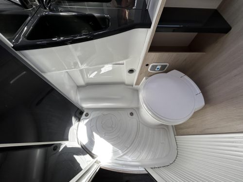 Challenger Genesis 194 Transverse bed/alcove/6-m/2020 photo: 13